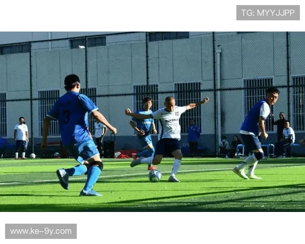 绽放的绿茵梦以足球花朵转场特效演绎激情与艺术的完美融合